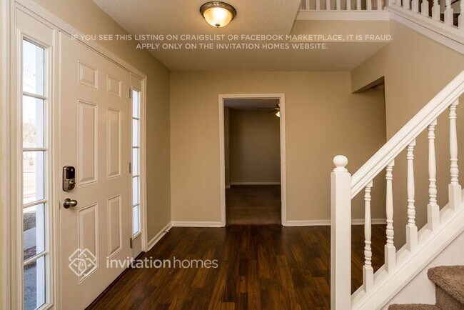 Foto del edificio - 572 Lakewater View Dr