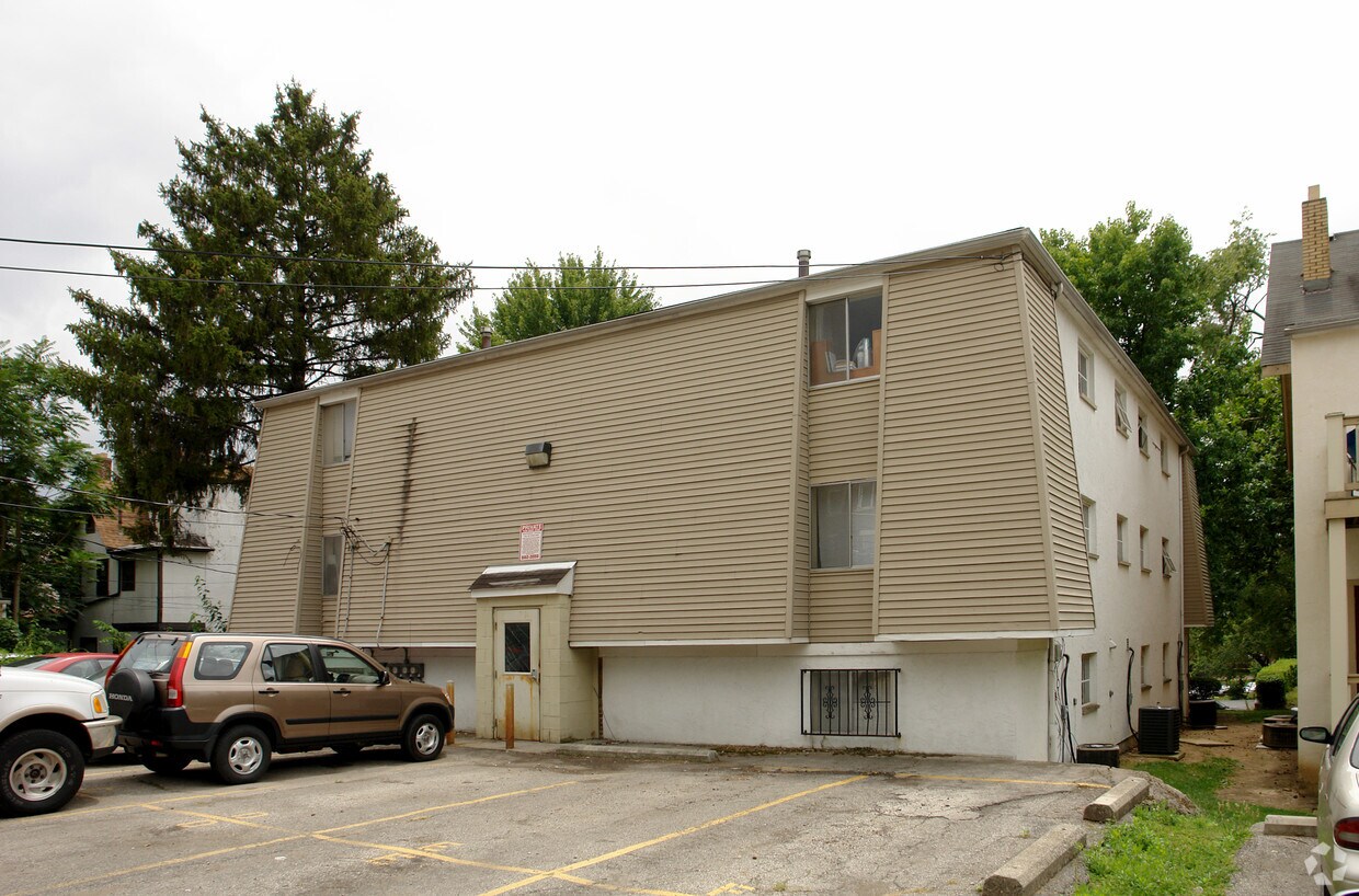 Primary Photo - 94 E 18th Ave