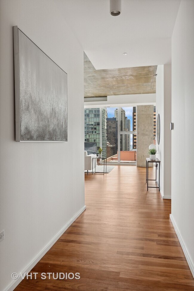 Foto del edificio - 550 N St Clair St