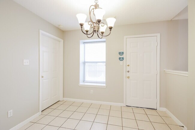 Foto del edificio - 16901 Canary St