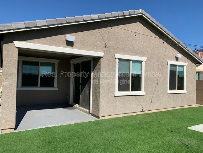 Foto del edificio - 8721 W MacKenzie Dr