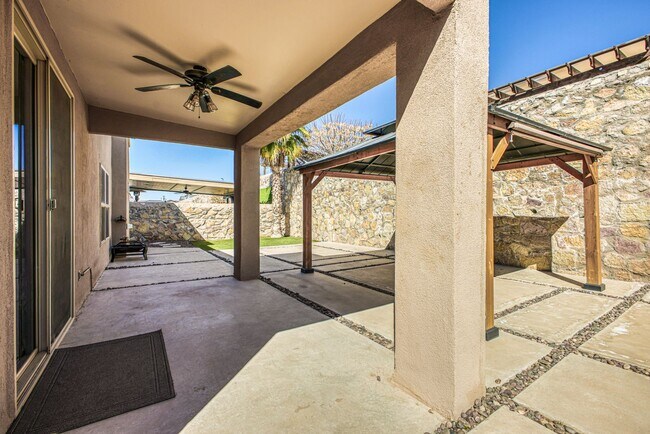 Foto del edificio - Eastside Beautiful 3 bed/2 baths for RENT