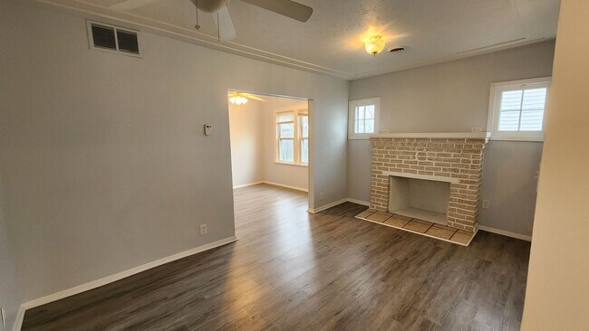 Building Photo - 225 Parkway Dr, Eastlake