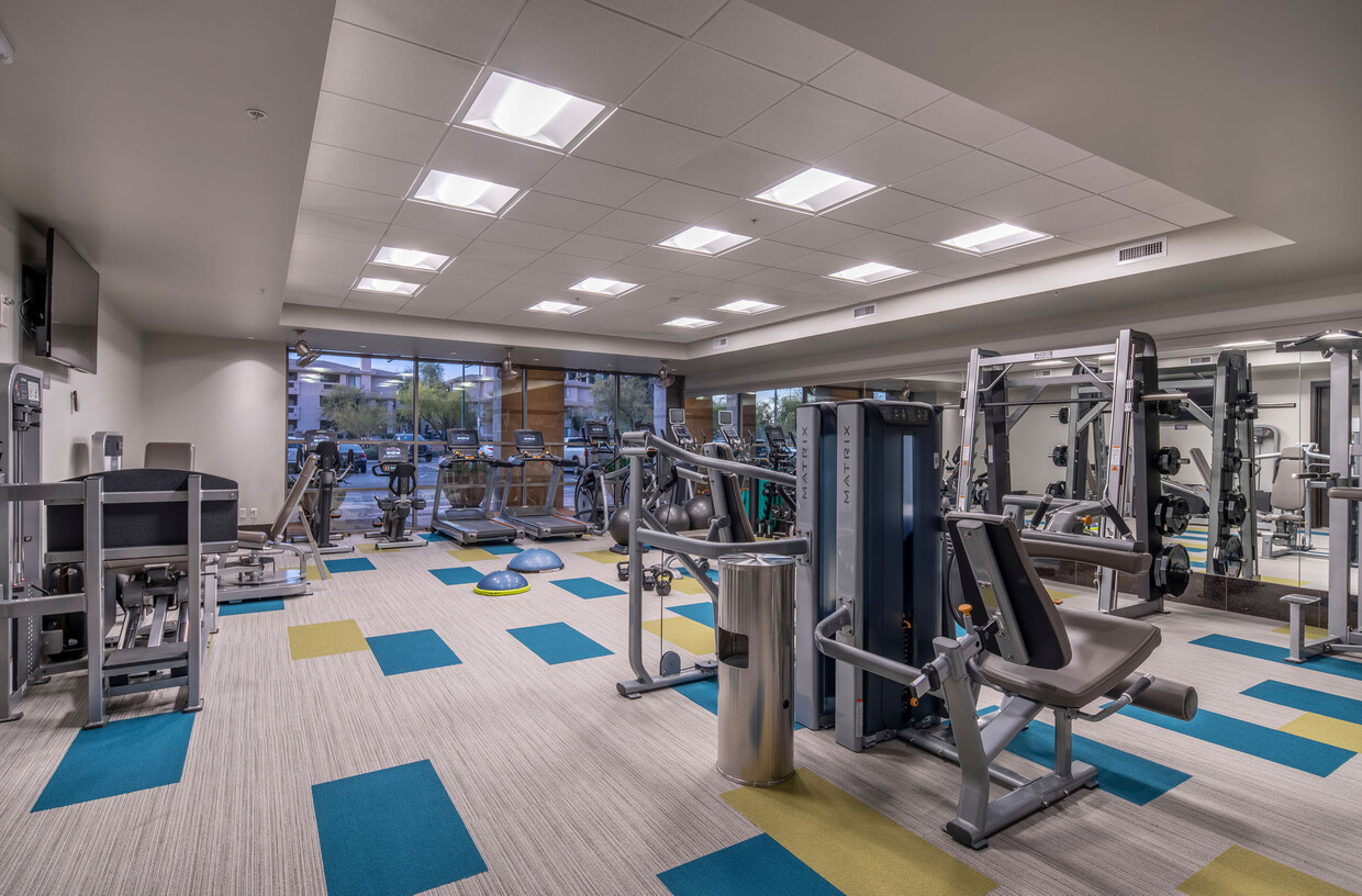 Gimnasio disponible las 24 horas, todos los días - Plaza Lofts at Kierland Commons