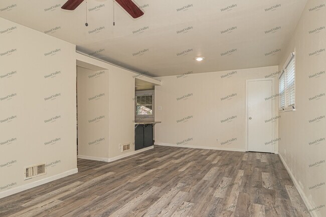 Foto del edificio - 205 Mc Alpine Dr