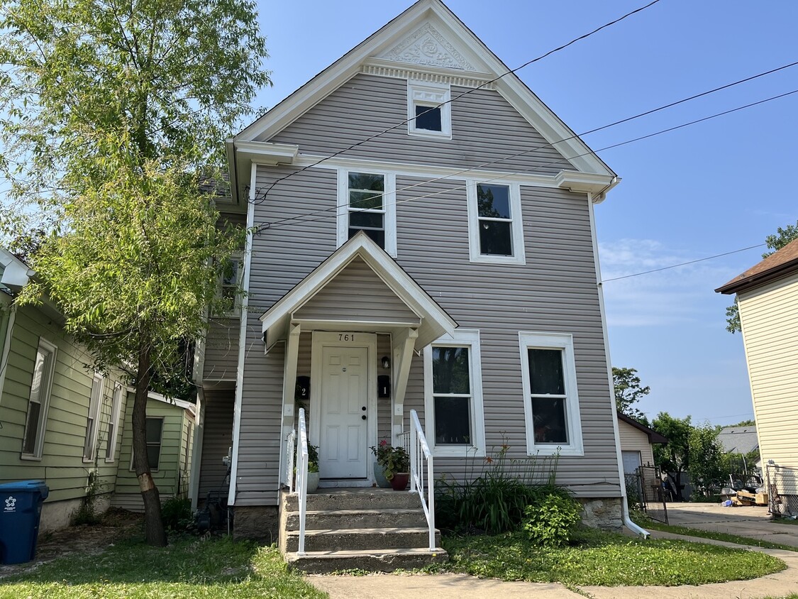 Primary Photo - 761 E New York St