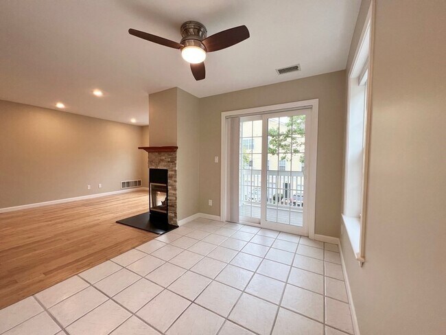 Building Photo - 809 Gazebo Cir