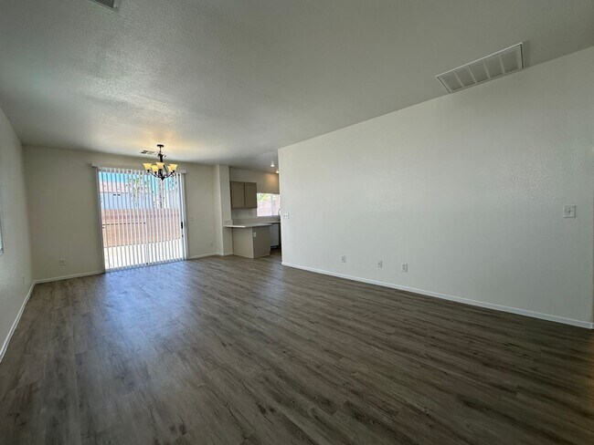 Building Photo - Beautiful Southwest home close to Nevada T...