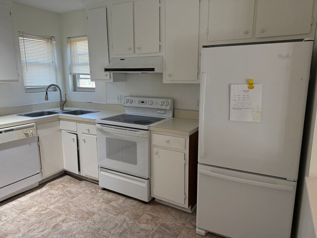 Building Photo - Adorable 2 Bedroom Off Alamance Church Road