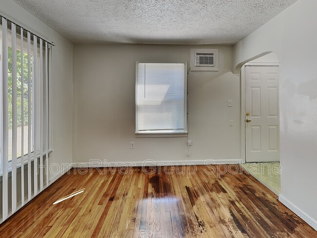 Foto del edificio - 4723 N Washington St
