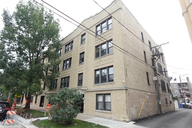 Building Photo - 2243 W Rosemont Ave