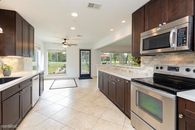 Building Photo - 3 br, 2 bath House - 20414 Spoonwood Drive