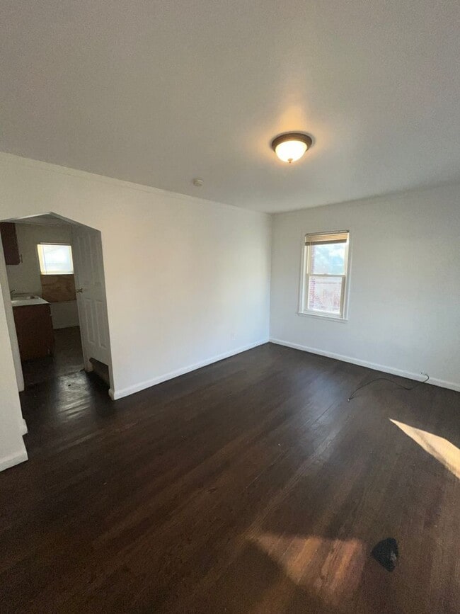 Building Photo - $1,000 -  3 bedroom Bungalow