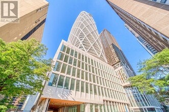 Building Photo - 230 Simcoe St