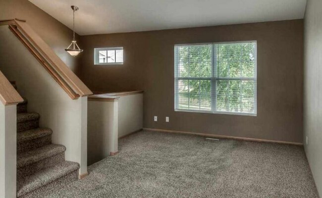 Building Photo - Inviting 3-Bedroom Near 168th & Giles!!