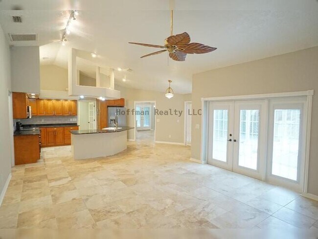 Building Photo - River Hills Community 4-Bed, 3-Bath, 3-Car...