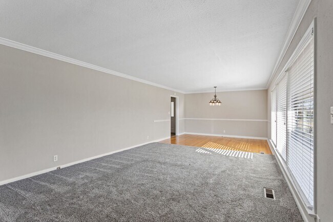 Building Photo - 3 br, 2 bath House - 6111 Nottingham Dr.