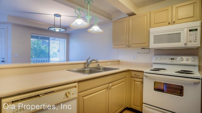 Building Photo - 3 br, 2 bath House - 92-1553 Aliinui Drive...