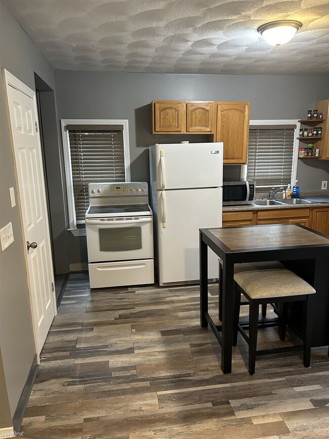 Foto del edificio - 3 br, 1 bath House - 12 Grove Street