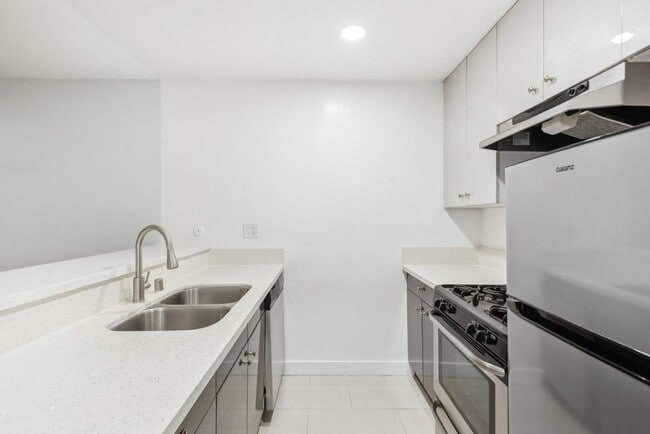 Interior Photo - 1944 Whitley Ave.