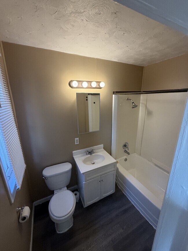 Building Photo - 733 Sherburne Ave