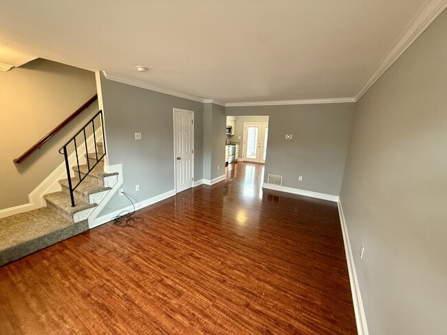 Building Photo - 568 Lancaster Pl