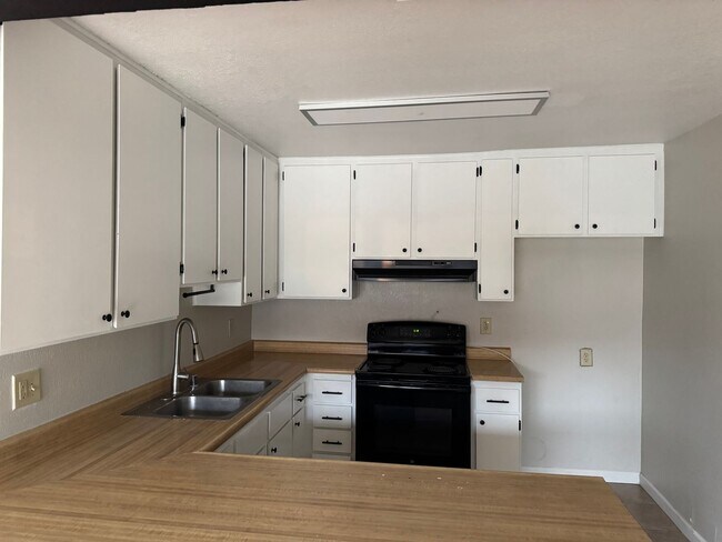 Foto del edificio - 4014-4016 Tresler Avenue