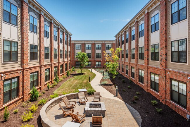 Building Photo - 1220 River Dr