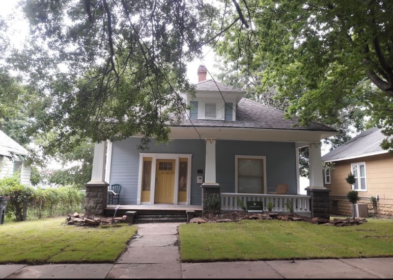 Primary Photo - 1109 N Cheyenne Ave