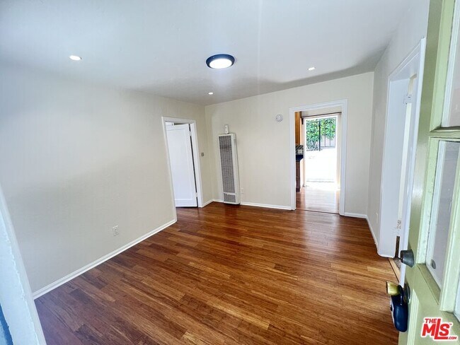 Foto del edificio - 2019 Cypress Ave.