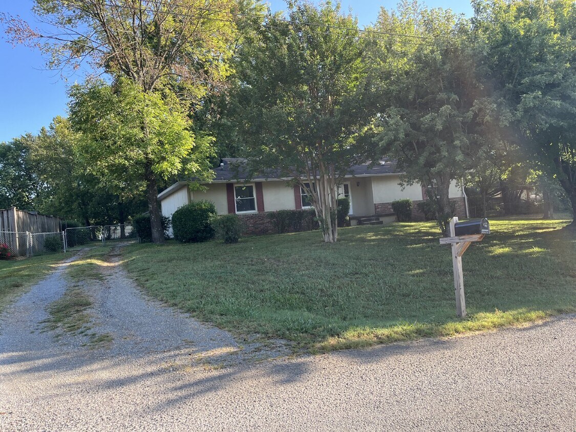 Primary Photo - 100 Carbine Ct
