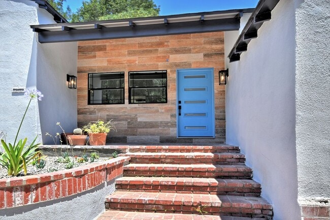 Building Photo - 11657 Sunshine Terrace