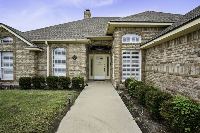 Foto del edificio - "Spacious 4-Bedroom Home with 3 Full Baths...