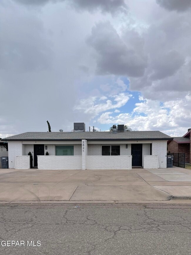 Building Photo - 2821 Beachcomber Dr