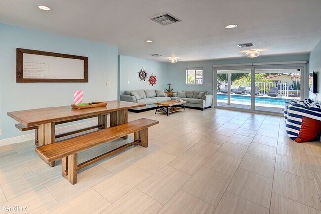 Foto del edificio - 3 br, 2 bath House - 135 SE 19th Ave