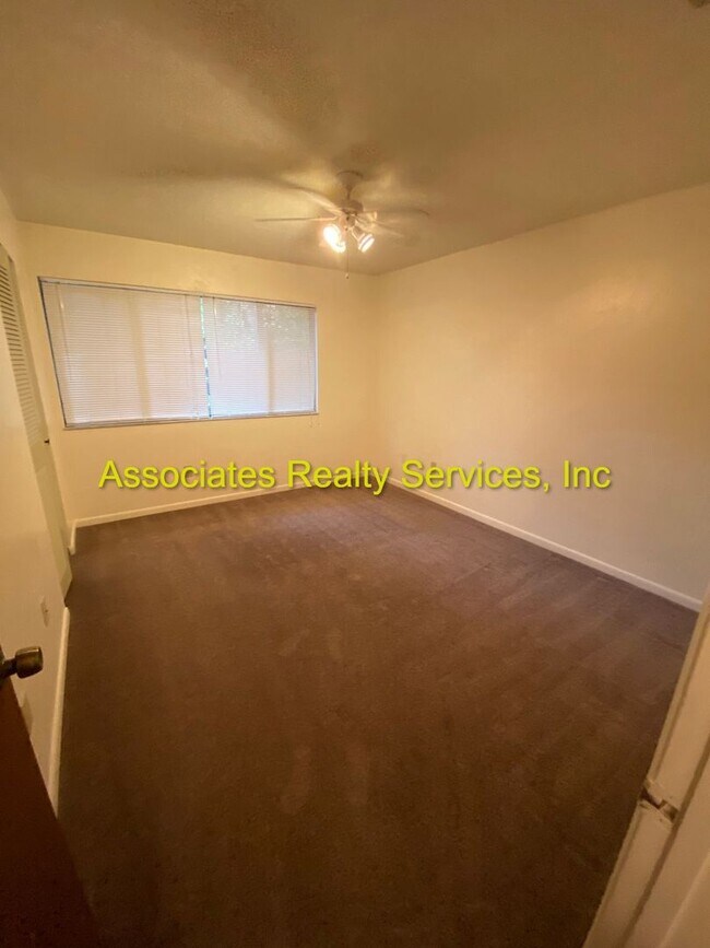 Foto del edificio - Cute Foxmoor 2/1.5 Townhome