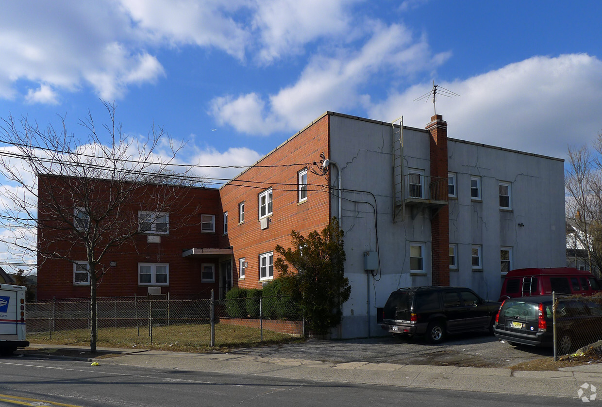 107 Broadway, Freeport, NY 11520 - Apartments in Freeport, NY ...