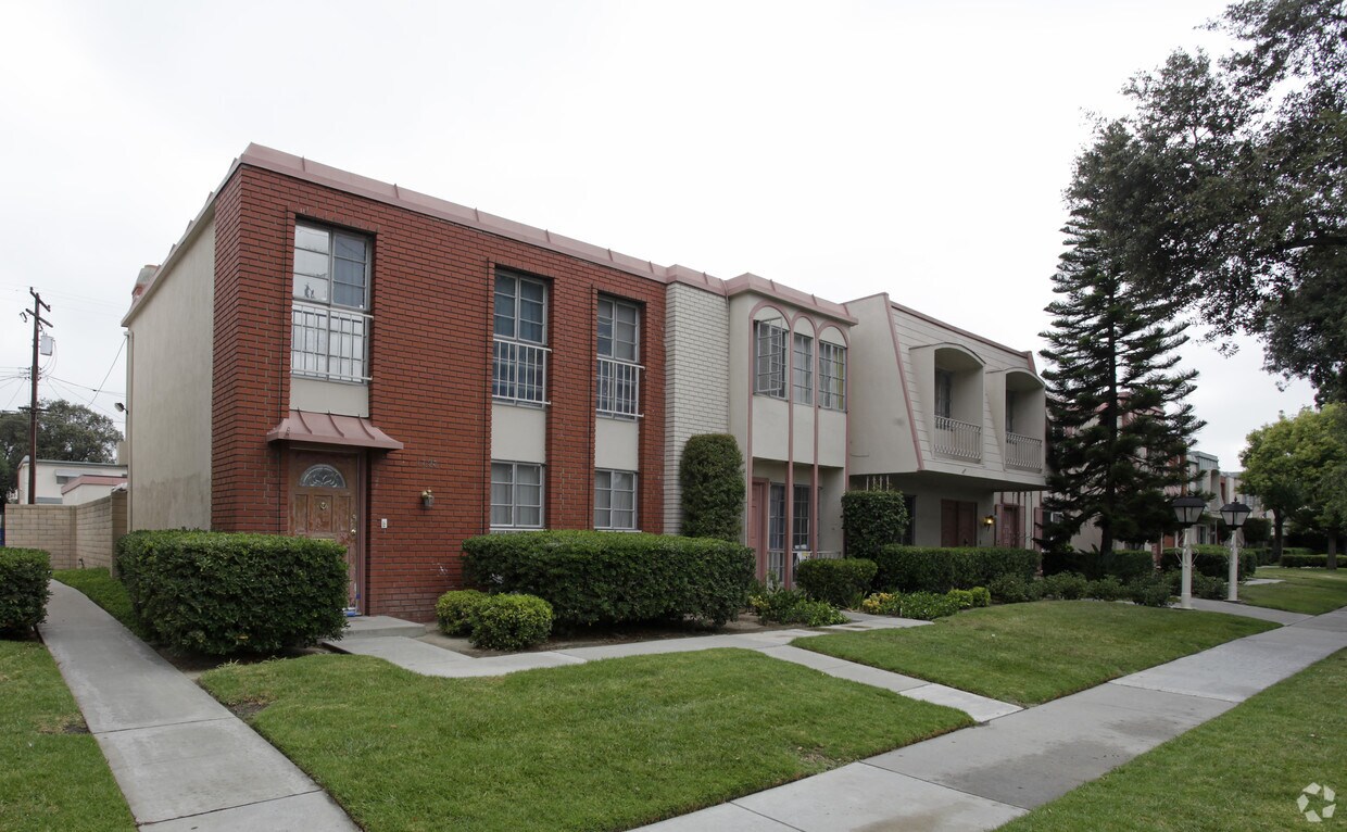 Primary Photo - 1783-1793 W Greenleaf Ave