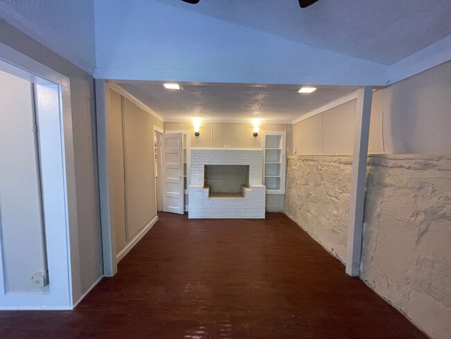 Foto del edificio - ((1/2 May's Rent)) Cozy 1 Bedroom 1 Bath  ...