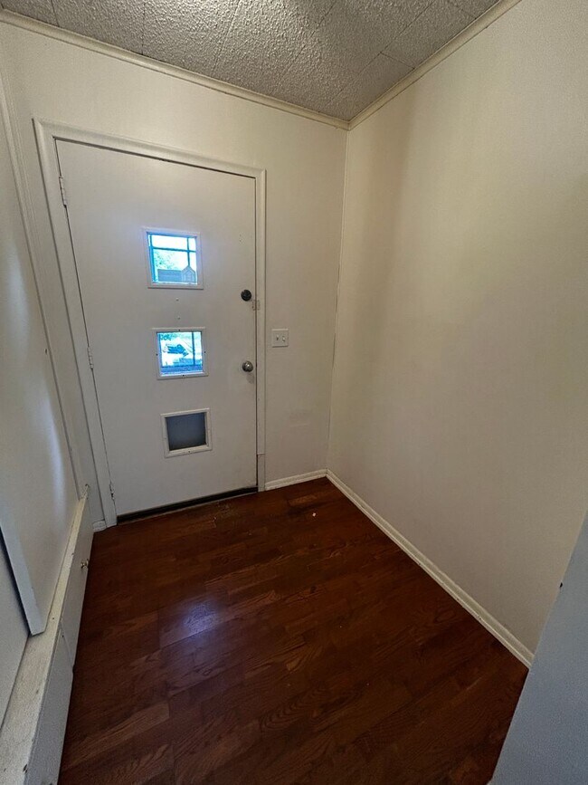 Foto del edificio - 104-104 Morley Pkwy