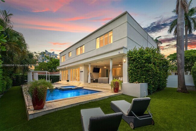 Foto del edificio - 7800 Center Bay Dr