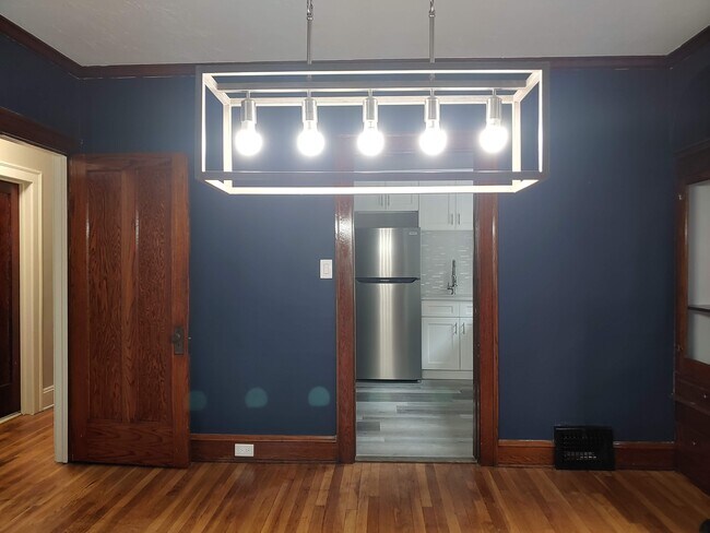 Comedor - 2127 Bunts Rd