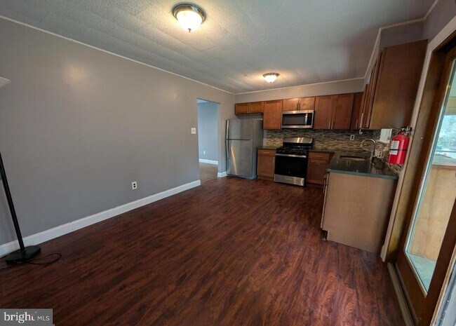 Foto del edificio - 126 Juniper Ave