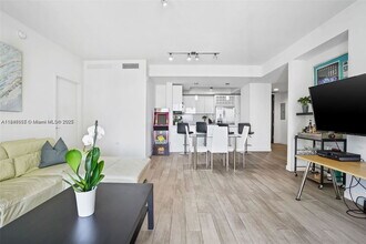 Building Photo - 999 SW 1st Ave