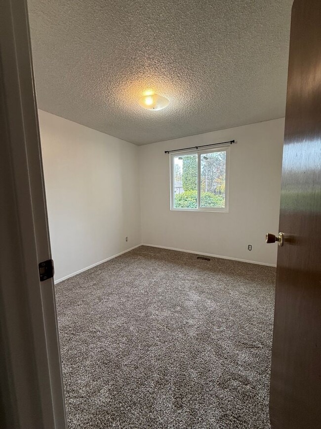 Building Photo - 3 Bedroom, 1 Bathroom House in Bellingham