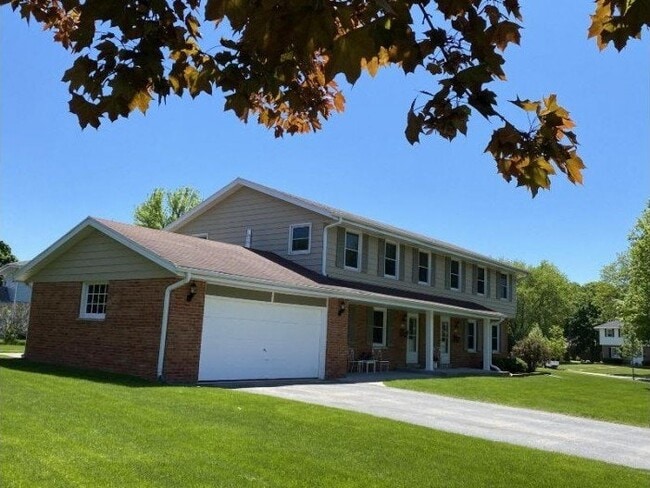 Building Photo - 5499 Rainbow Dr