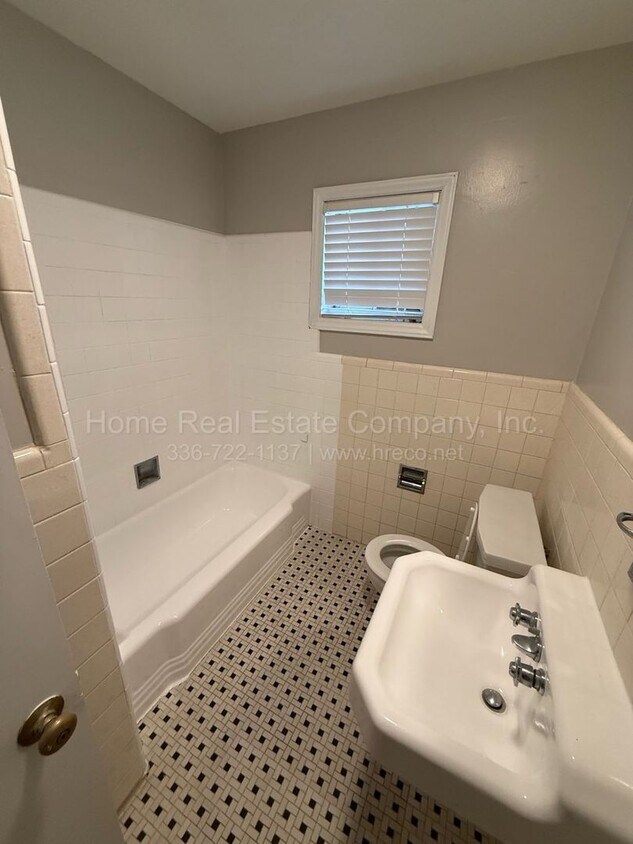 Foto del edificio - 2425 Queen St