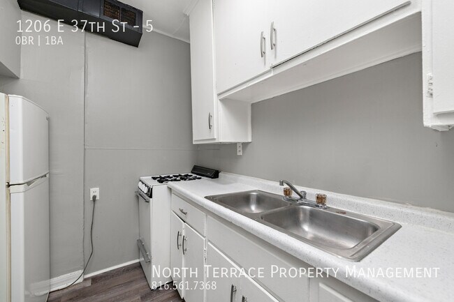Building Photo - *RENT SPECIAL: Lower your monthly rent to ...