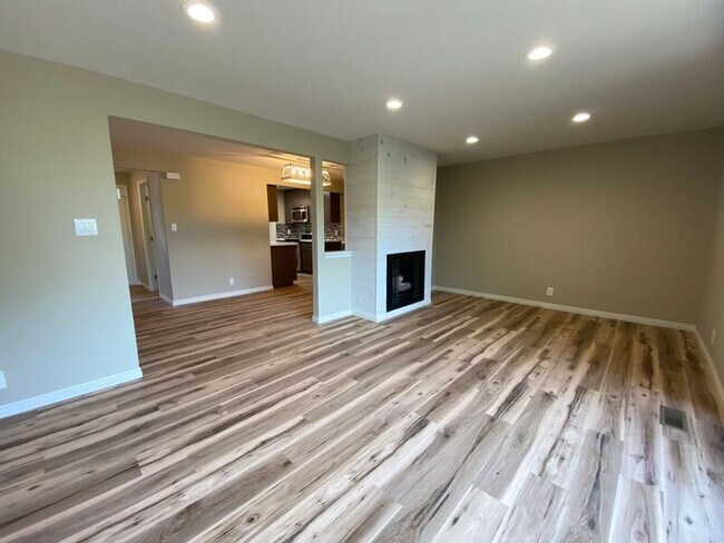 Building Photo - 4169 Village Ln