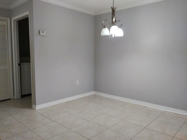 Foto del edificio - 3591 Kernan Blvd S